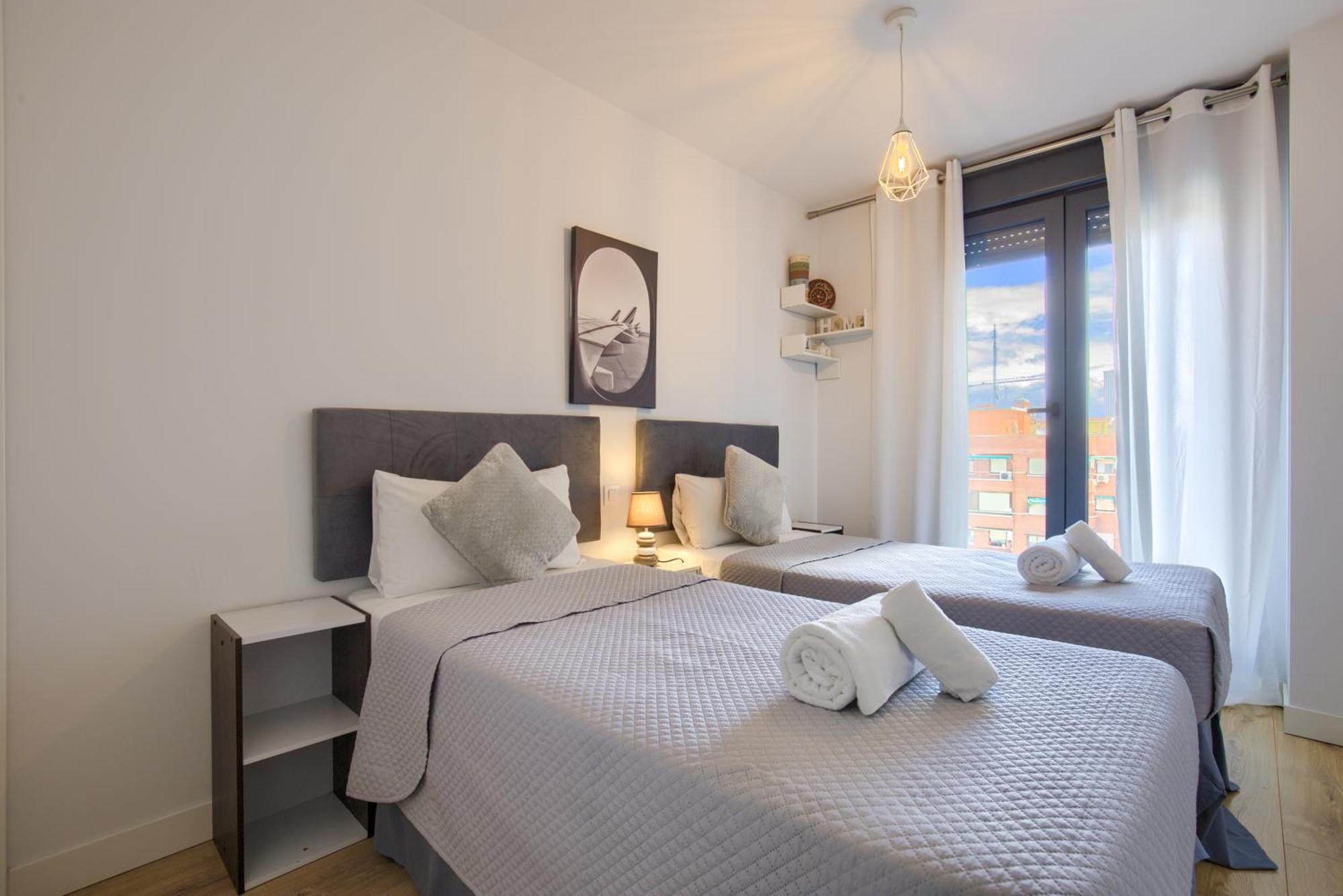 2B2B Deluxe Apartment - Jardines De Cuatro Caminos - Business District - Santiago Bernabeu Мадрид Екстериор снимка